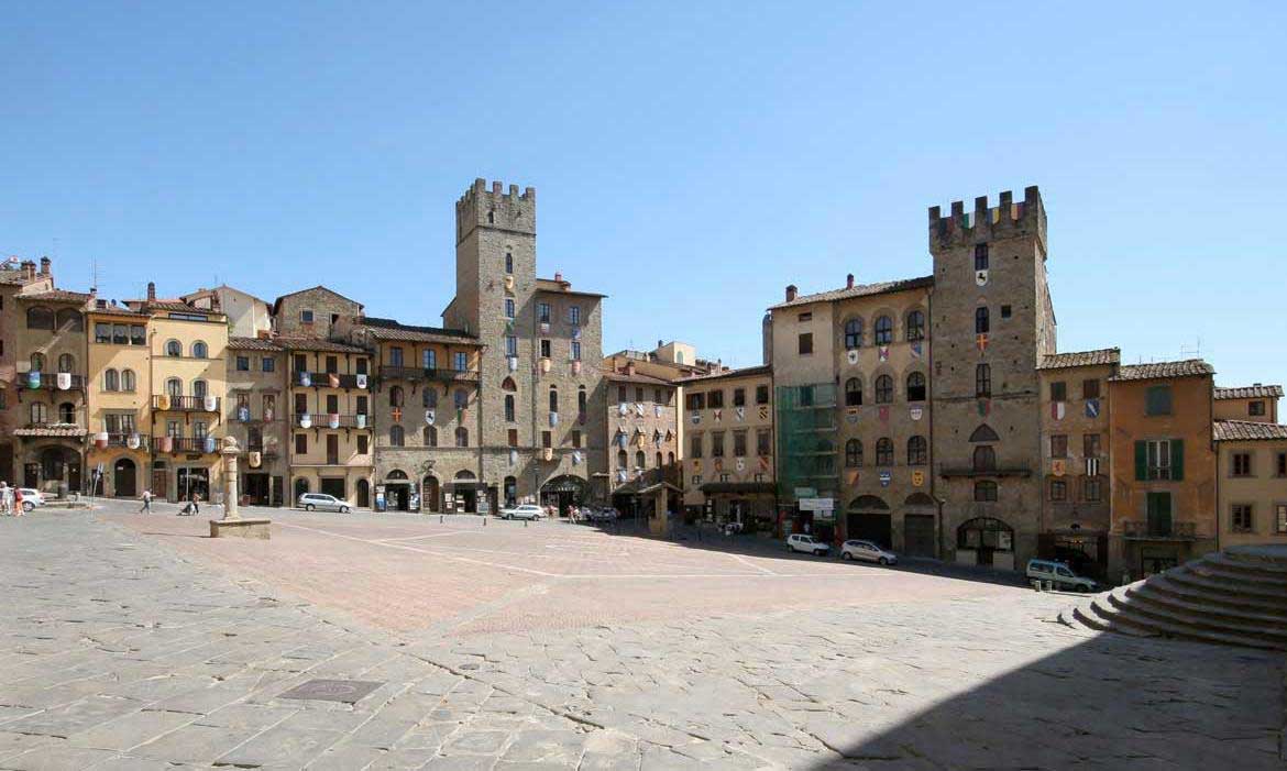Arezzo piazza is near Il Pozzo, a luxury villa in Tuscany