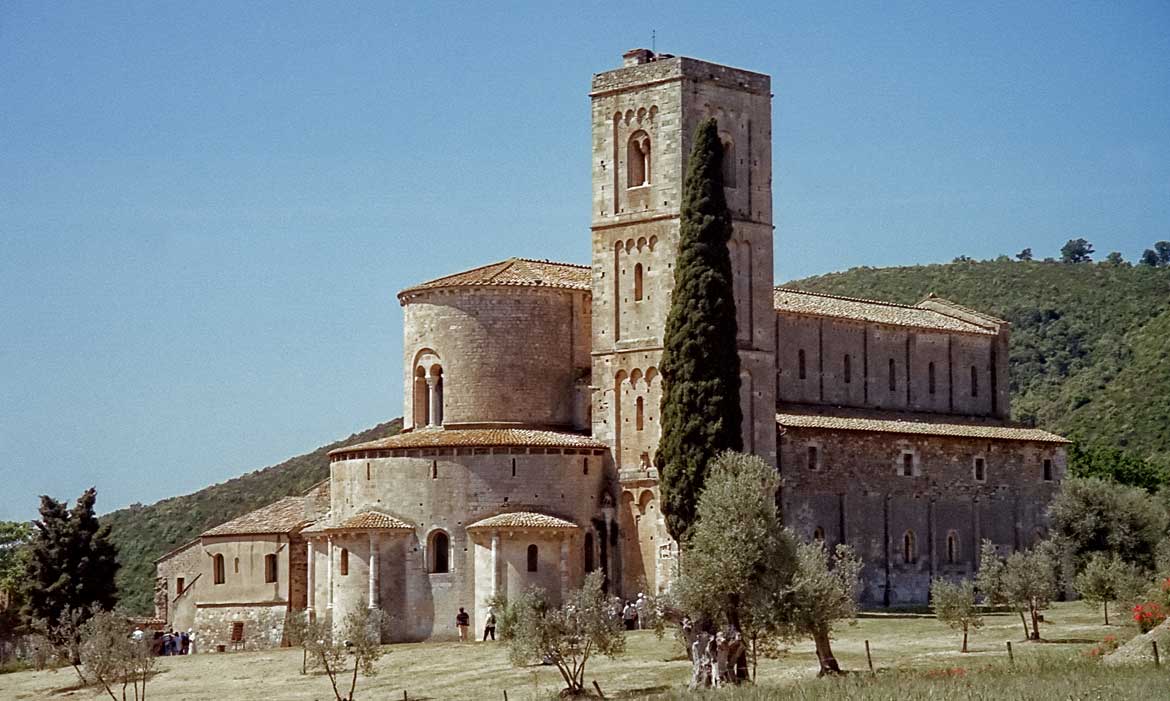 Montalcino church is near Il Pozzo, a luxury villa in Tuscany